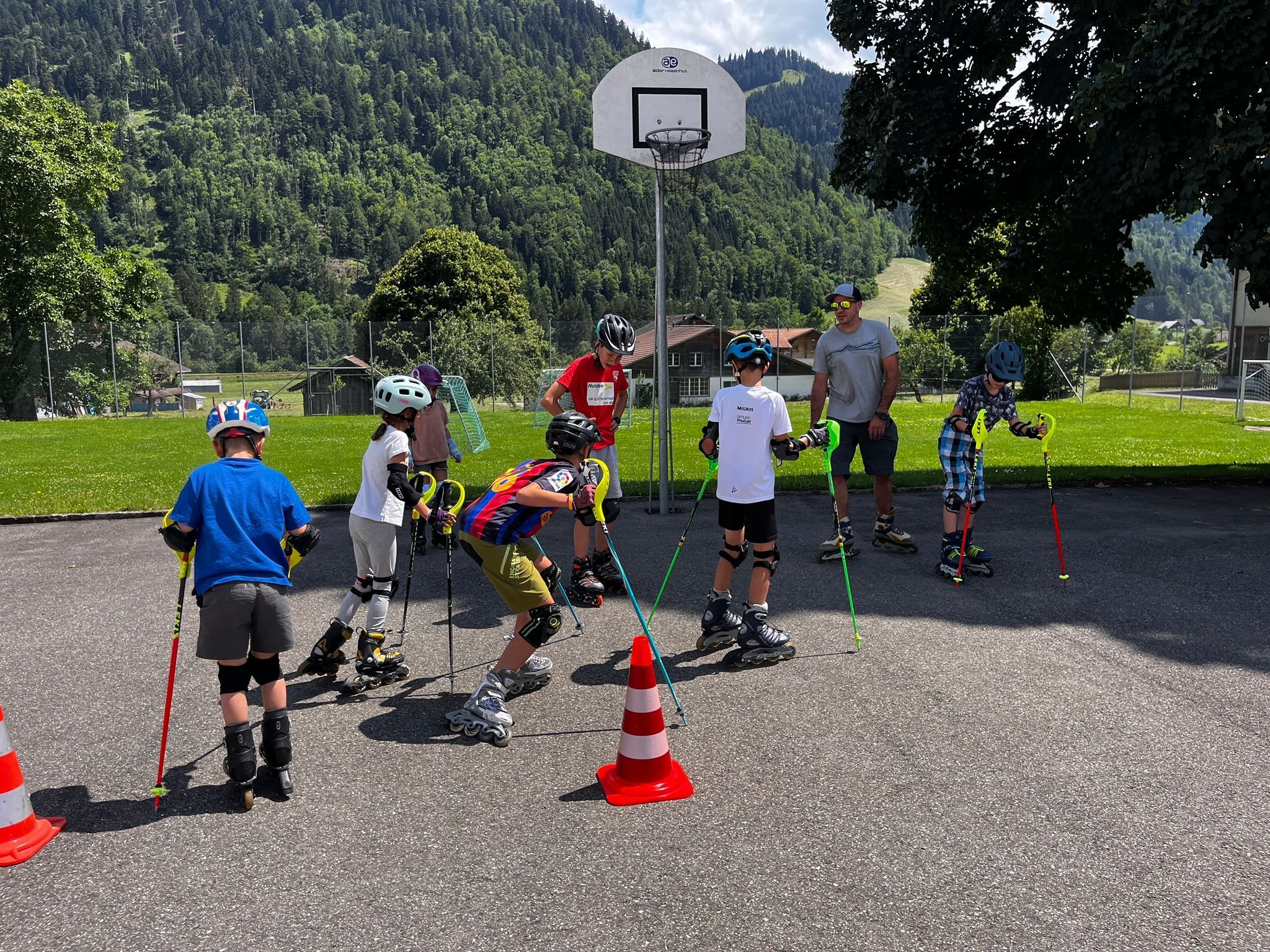 Slalom Action auf Inlineskates